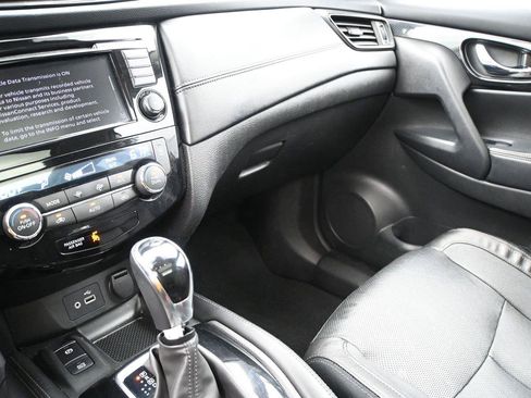 Used 2019 Nissan Rogue SL w/ Premium Package AWD/4WD image 4