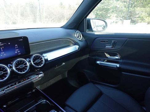 Used 2026 Mercedes-Benz GLB 250 4MATIC image 24