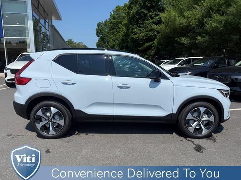 New 2026 Volvo XC40 B5 Plus w/ Protection Package Premier AWD/4WD image 9
