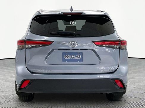 Used 2023 Toyota Highlander XLE AWD/4WD image 5