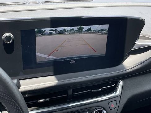 Used 2025 Buick Envista Preferred FWD image 17