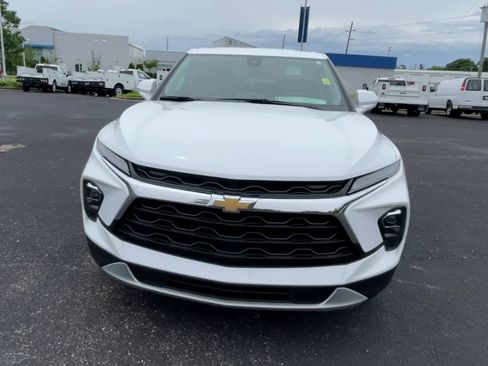 Used 2025 Chevrolet Blazer LT FWD image 3