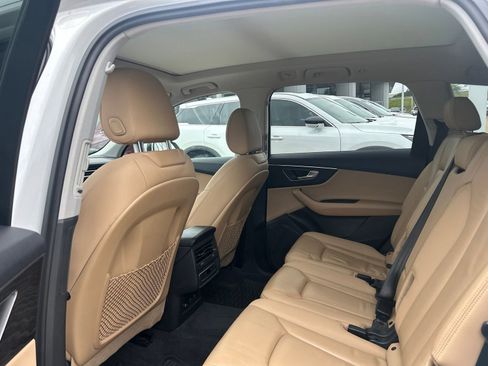 Used 2021 Audi Q7 2.0T Premium w/ Convenience Package AWD/4WD image 18