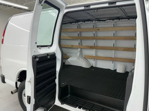 Used 2021 Chevrolet Express 2500 w/ Driver Convenience Package image 27