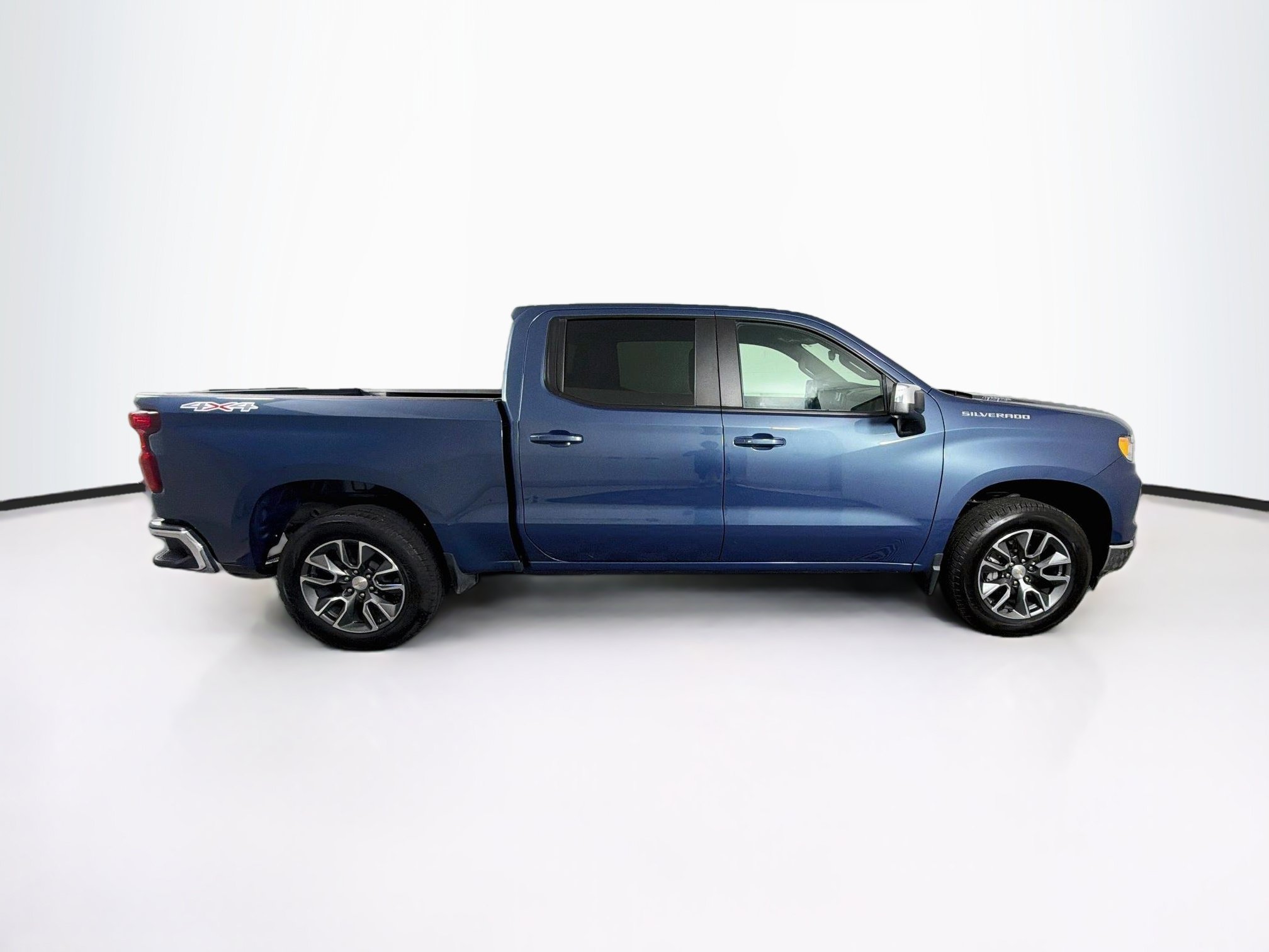 Used 2024 Chevrolet Silverado 1500 LT AWD/4WD image 10