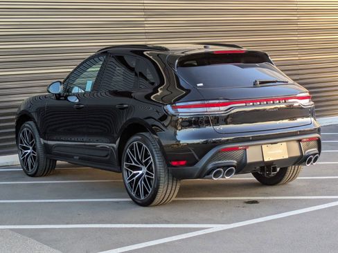 Certified 2026 Porsche Macan image 3