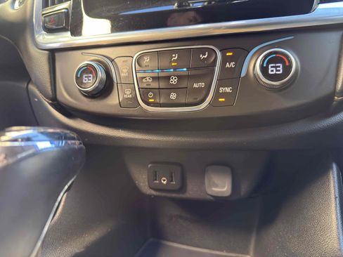 Used 2018 Chevrolet Traverse LT w/ LPO, Black Accent Package FWD image 47