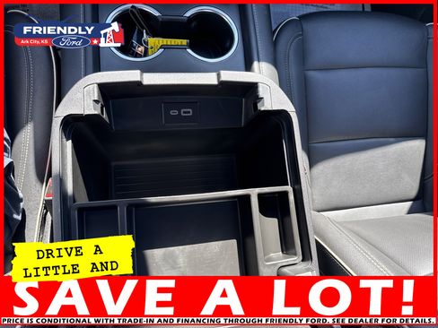 Used 2024 GMC Yukon SLT w/ SLT Premium Package image 31