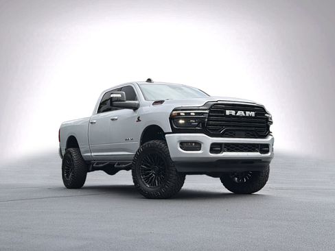 Used 2026 RAM 2500 Laramie AWD/4WD image 2