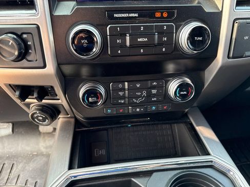 Used 2020 Ford F450 Platinum w/ FX4 Off-Road Package AWD/4WD image 25