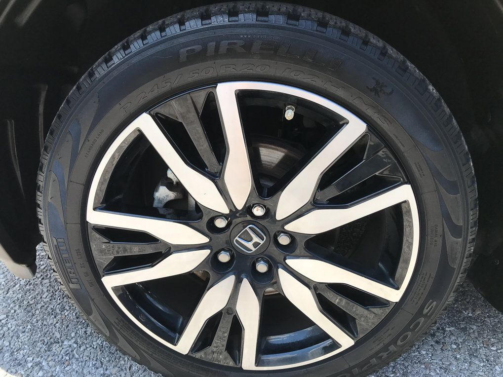 Used 2021 Honda Pilot Touring image 11