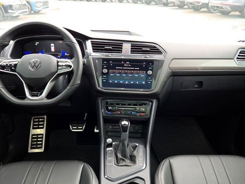 Certified 2023 Volkswagen Tiguan SE R-Line FWD image 65