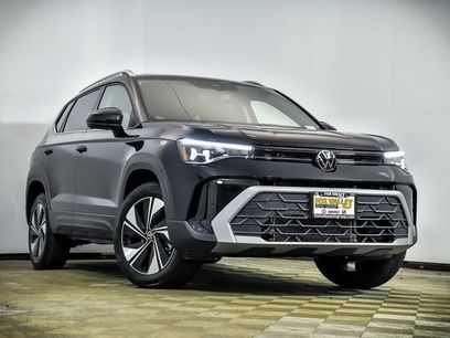 Certified 2025 Volkswagen Taos SE w/ Panoramic Sunroof Package