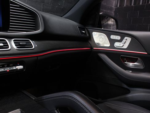 Used 2025 Mercedes-Benz GLE 580 4MATIC w/ Driver Assistance Package image 78