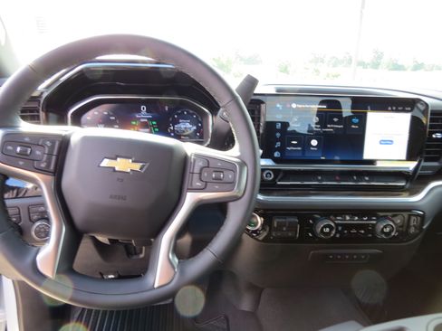 Used 2025 Chevrolet Silverado 2500 LT w/ Convenience Package AWD/4WD image 23