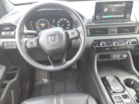 Used 2023 Honda Pilot Sport image 11