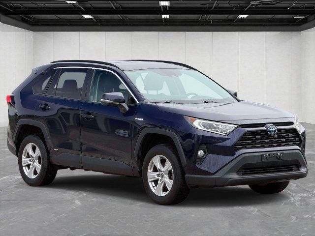 Used 2021 Toyota RAV4 XLE AWD/4WD image 3