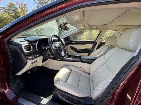 Used 2017 Nissan Maxima Platinum image 11