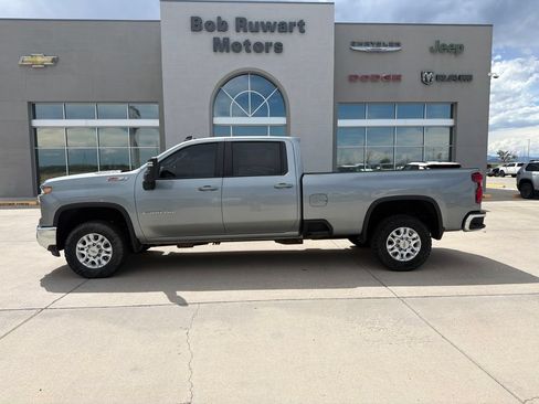 Used 2024 Chevrolet Silverado 2500 LT AWD/4WD image 2
