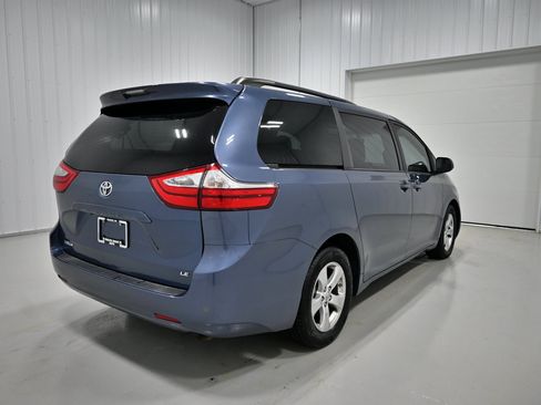 Used 2017 Toyota Sienna LE FWD image 28