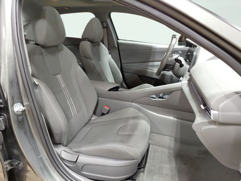 Used 2025 Hyundai Elantra SEL FWD image 14