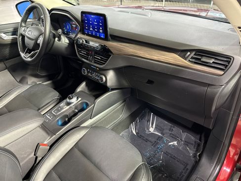 Used 2020 Ford Escape Titanium image 37