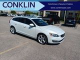 Used 2017 Volvo V60 T5 Premier w/ Convenience Package image 1