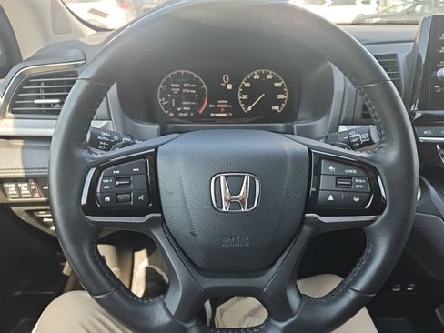 Used 2025 Honda Odyssey EX-L image 18