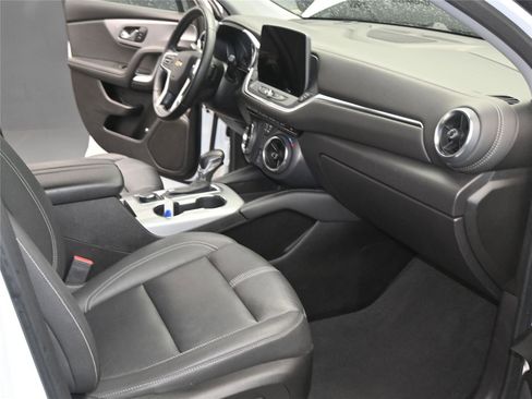 Used 2024 Chevrolet Blazer LT image 9
