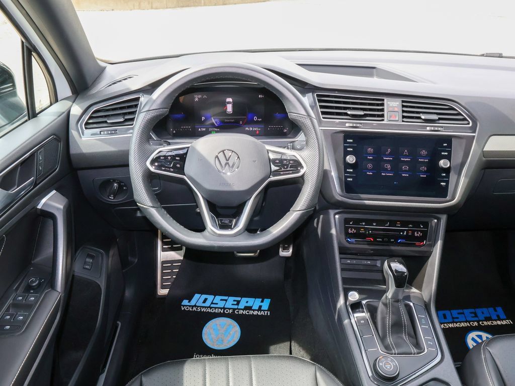 Certified 2024 Volkswagen Tiguan SE R-Line AWD/4WD image 17