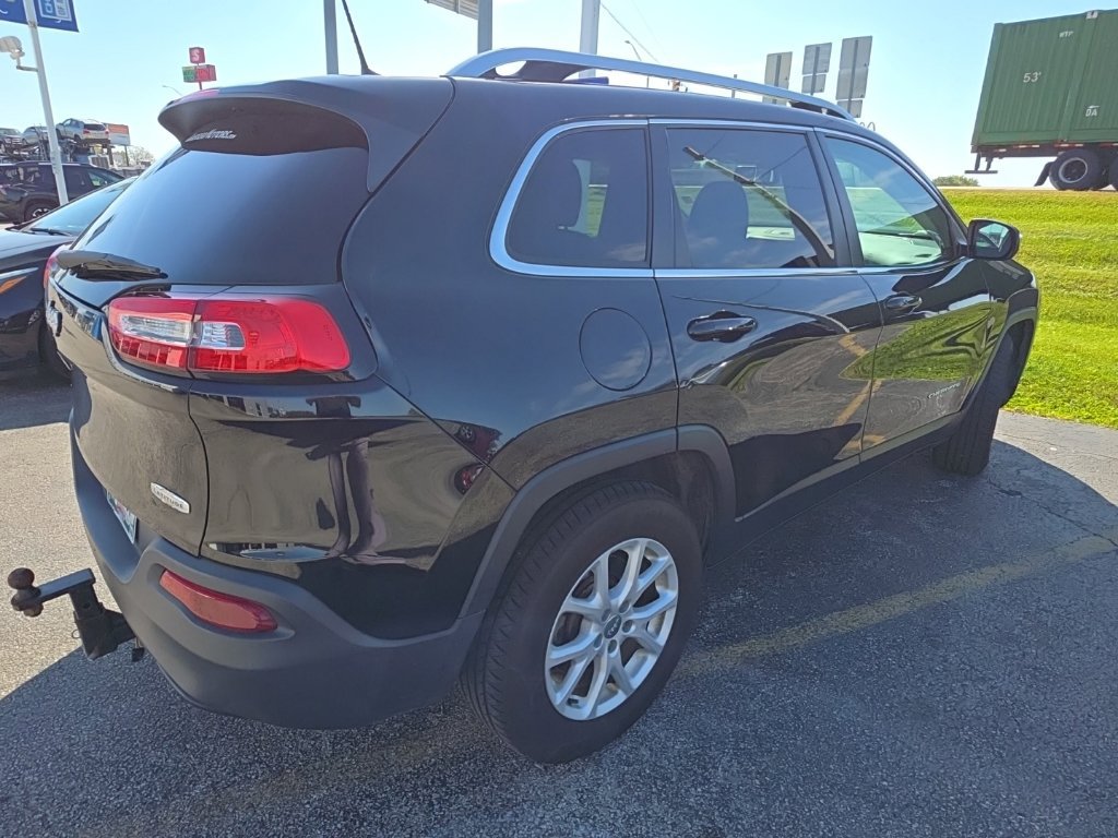 Used 2018 Jeep Cherokee Latitude Plus AWD/4WD image 5