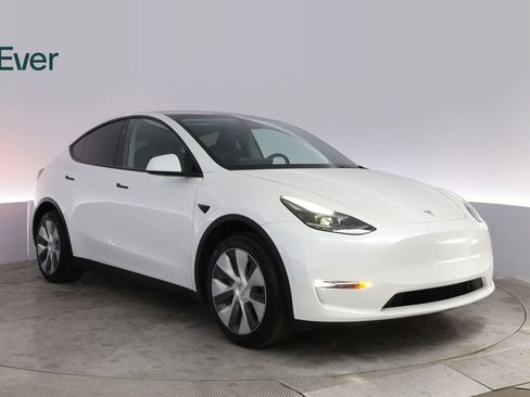 Used 2024 Tesla Model Y Long Range AWD/4WD image 13