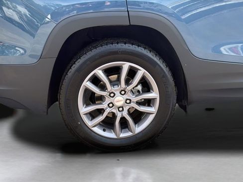 Used 2024 GMC Terrain SLT image 16