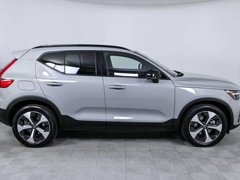 Certified 2025 Volvo XC40 B5 Plus image 28