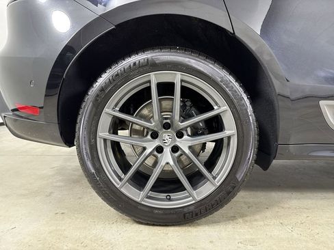 Certified 2026 Porsche Macan Turbo AWD/4WD image 16