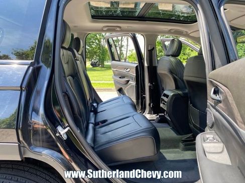 Used 2023 Jeep Grand Cherokee Limited w/ Black Appearance Package AWD/4WD image 37