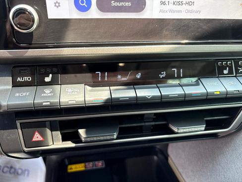 Used 2025 Toyota Camry image 23