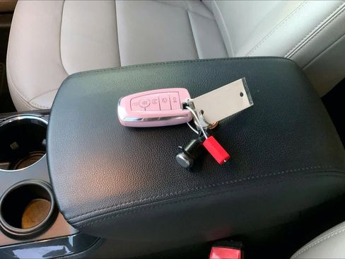 Used 2018 Ford Explorer XLT w/ Equipment Group 202A image 14