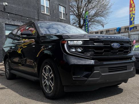 Used 2025 Ford Expedition Max Active image 3