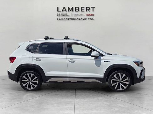 Used 2023 Volkswagen Taos SE FWD image 6