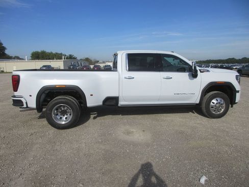 New 2026 GMC Sierra 3500 Denali AWD/4WD image 3
