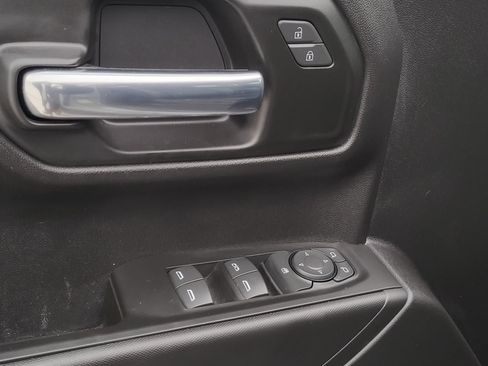 Used 2025 Chevrolet Silverado 1500 Custom Trail Boss w/ LPO, Dark Essentials Package AWD/4WD image 15