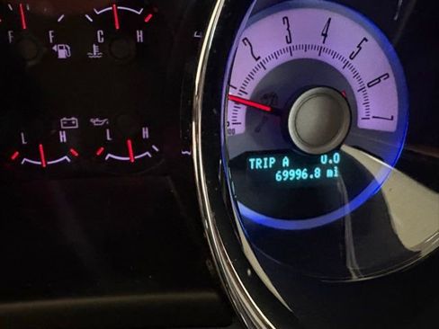 Used 2010 Ford Mustang Convertible image 4