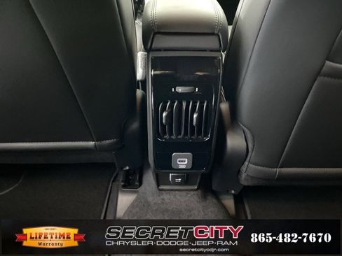 New 2026 Jeep Compass Latitude image 26