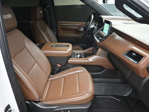 Used 2023 Chevrolet Suburban High Country w/ Premium Package 2 AWD/4WD image 41