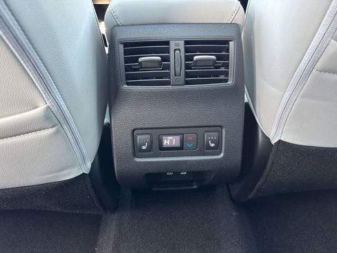 New 2026 Mitsubishi Outlander SEL image 9