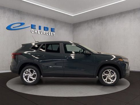 New 2026 Chevrolet Trax LS w/ LS Convenience Package FWD image 15