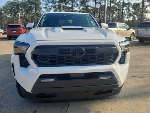 Certified 2025 Toyota Tacoma TRD Sport image 4