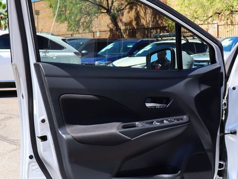 Used 2021 Nissan Versa SV FWD image 35