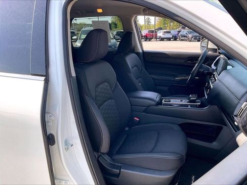 Used 2024 Nissan Pathfinder SV AWD/4WD image 10